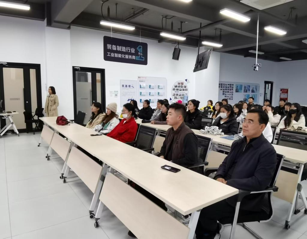 深化校企合作，助力就業(yè)新篇章 財(cái)經(jīng)學(xué)院攜手煙臺(tái)開發(fā)區(qū)開啟人工智能軟件開發(fā)實(shí)習(xí)之旅